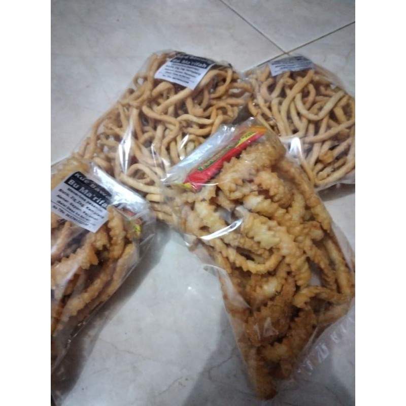 

CEMILAN/KERIPIK KUE BAWANG (BISTIK) MURAH MERIAH