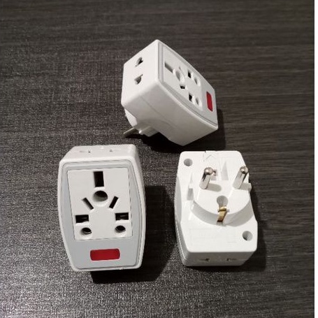 Steker Serbaguna Wampro TKH Cok cabang Travel Adapter + Lampu