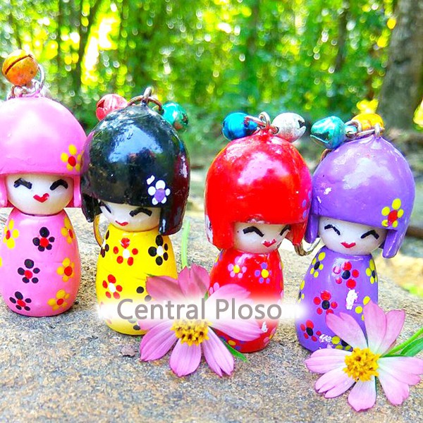 Gantungan Kunci BONEKA JEPANG KOKESHI bentuk Gantungan Kunci bisa untuk souvenir atau kado unik