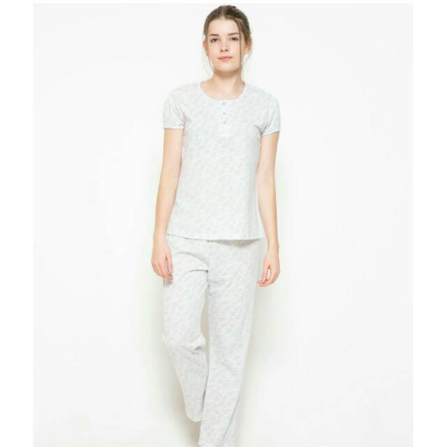 Setelan baju tidur St.Yves motif bunga mawar
