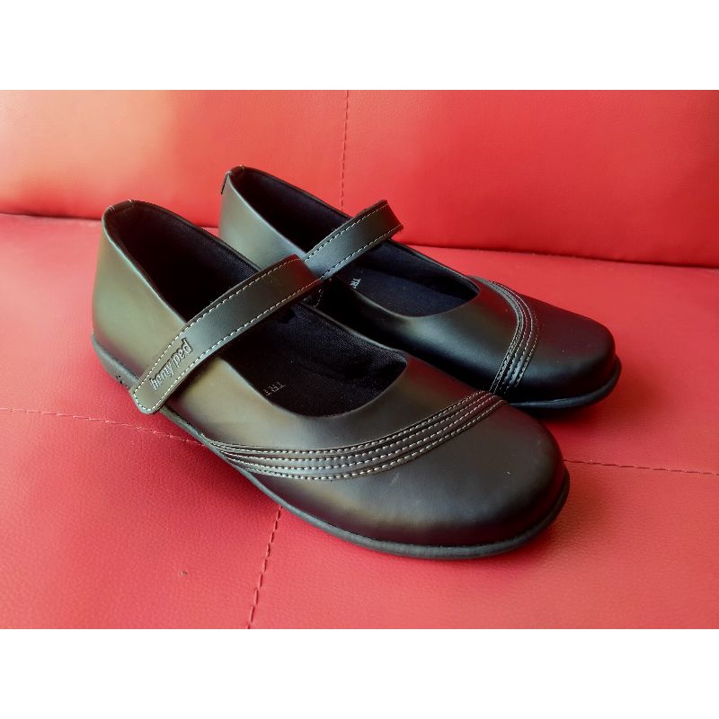 Homyped TRT 300 Sepatu Sekolah Anak Perempuan Hitam