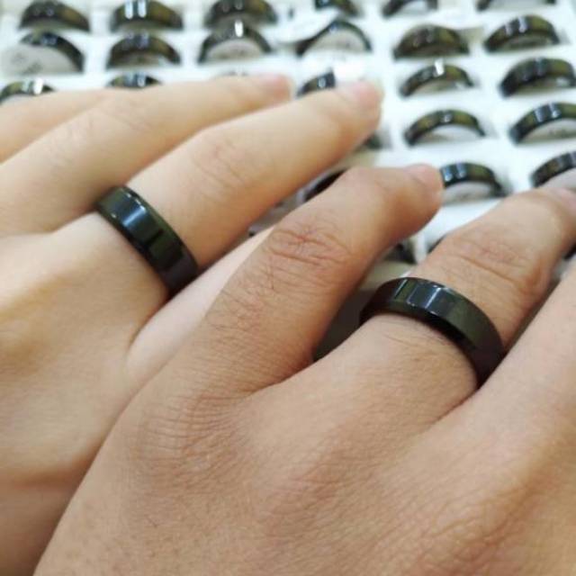 44+ Gambar Tangan Pasangan Pakai Cincin Tunangan Tiya Gambar