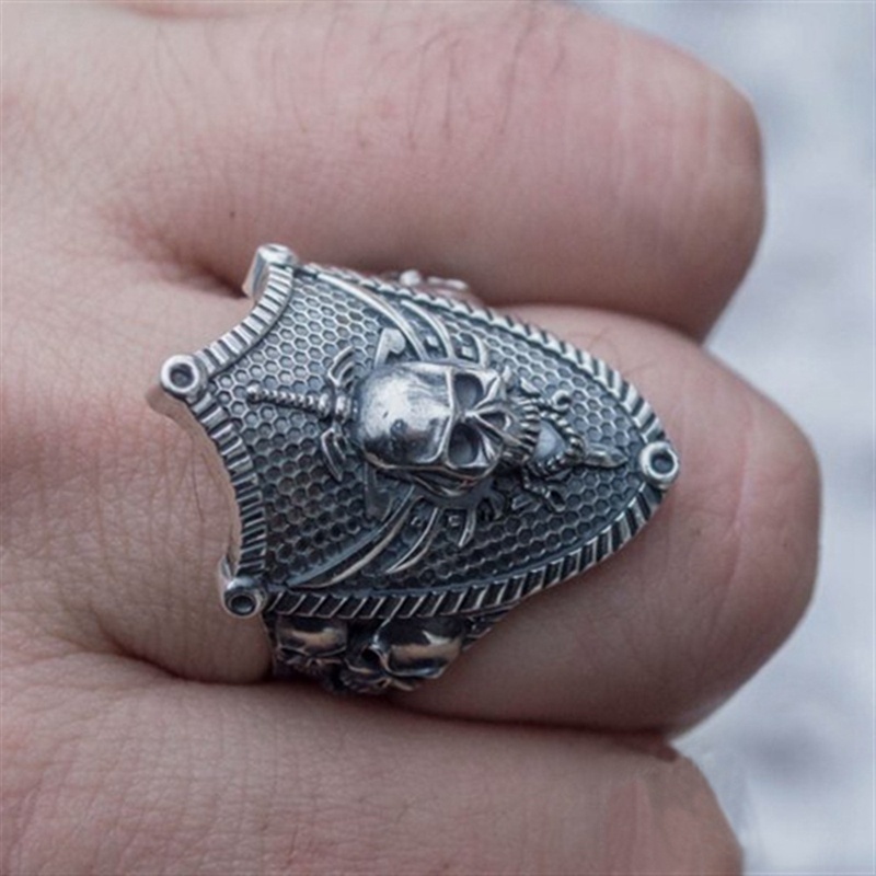 Perhiasan Cincin Silver Retro Gothic Punk Desain Tengkorak Perisai Untuk Pria