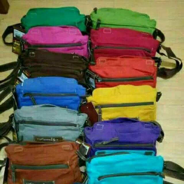 Tas Slempang Dannis