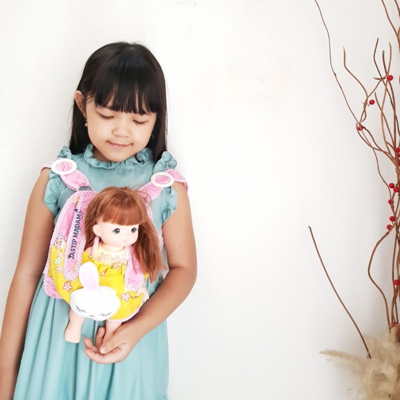 Gendongan boneka mellchan