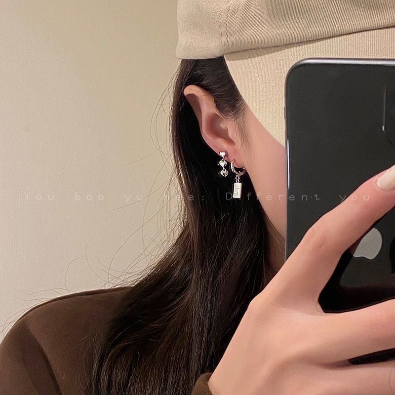 Anting Bentuk Hati Warna Hitam