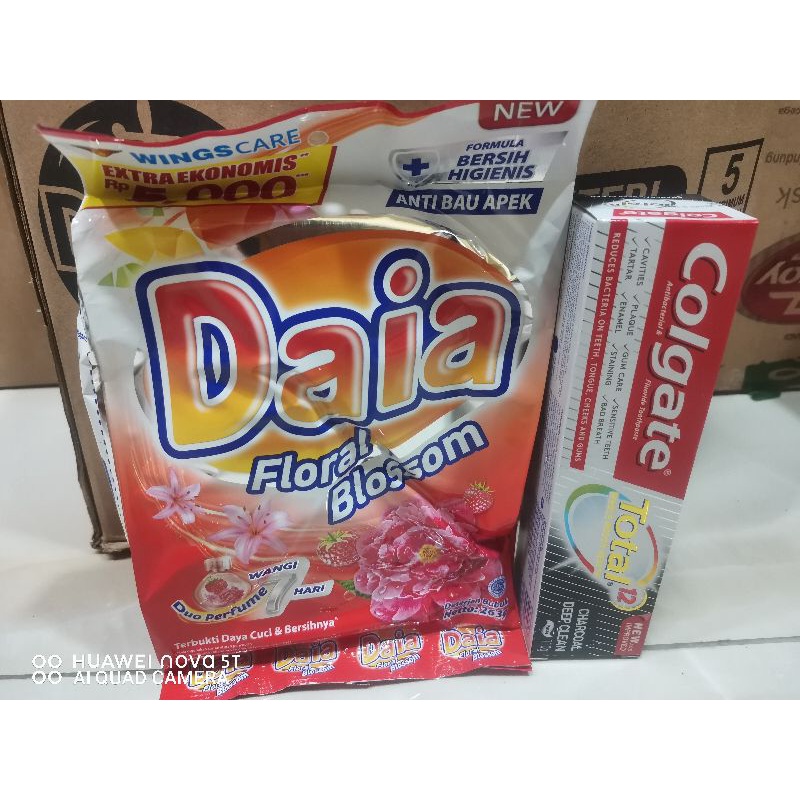 paket detergen Daia 263gr+ odol colgate 100gr