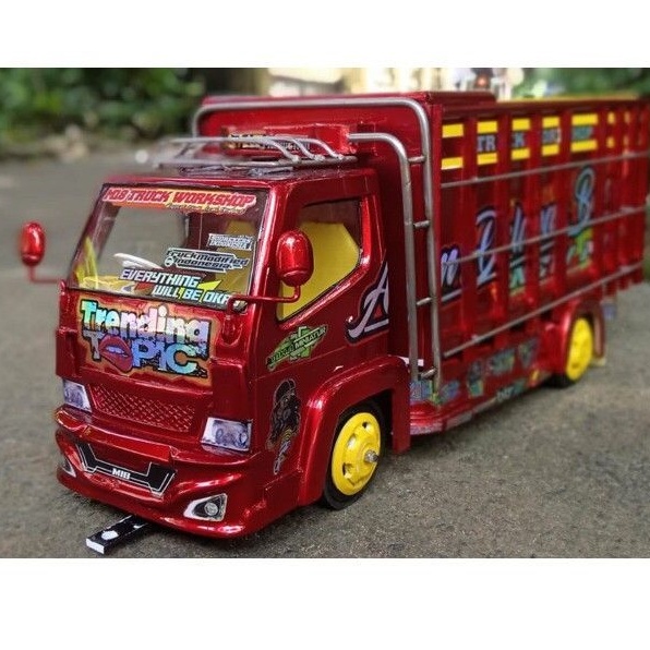 miniatur truk miniatur truck oleng trending topic