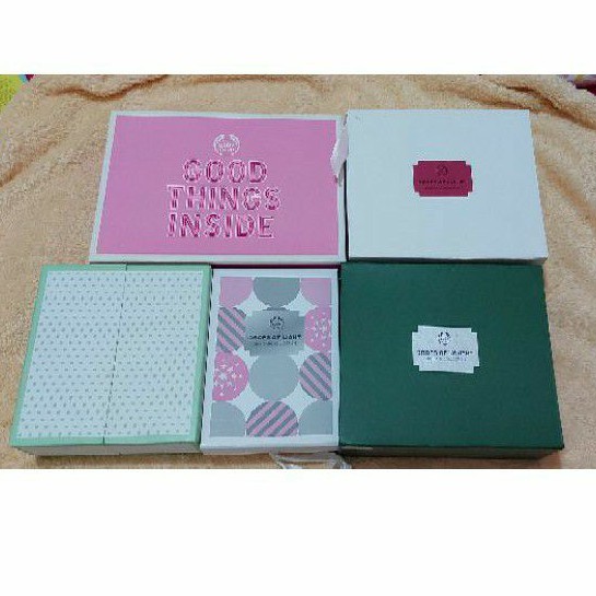 

Kotak box gift hampers the body shop