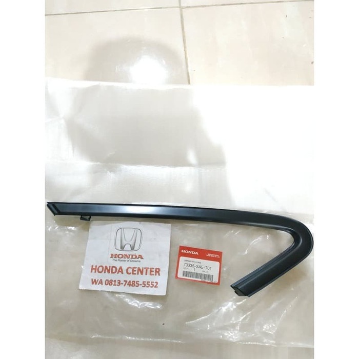 GARNISH PELIPIT KACA SEGI TIGA DEPAN KANAN JAZZ 2004-2007 VTEC IDSI