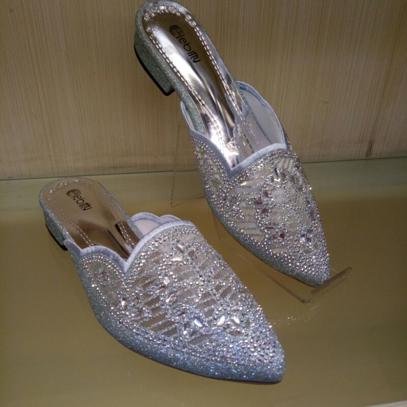 Sendal Sepatu Pesta Bustong