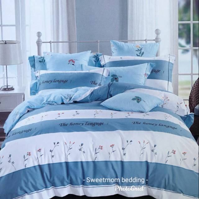 Seprei katun Jepang motif bunga biru putih salur