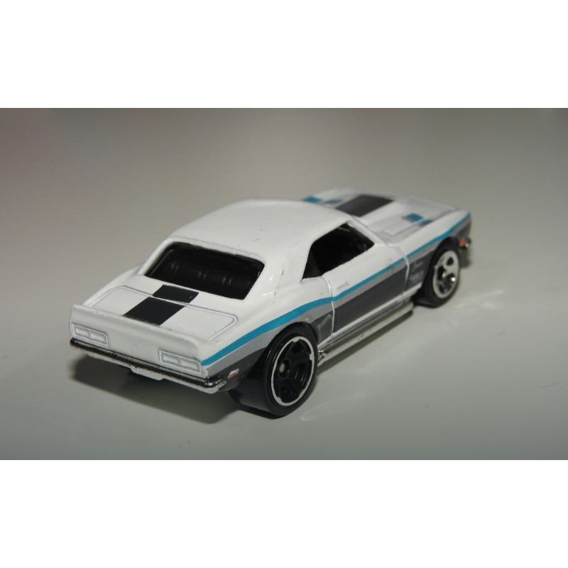 Hotwheels 68 COPO CAMARO hw muscle mania putih