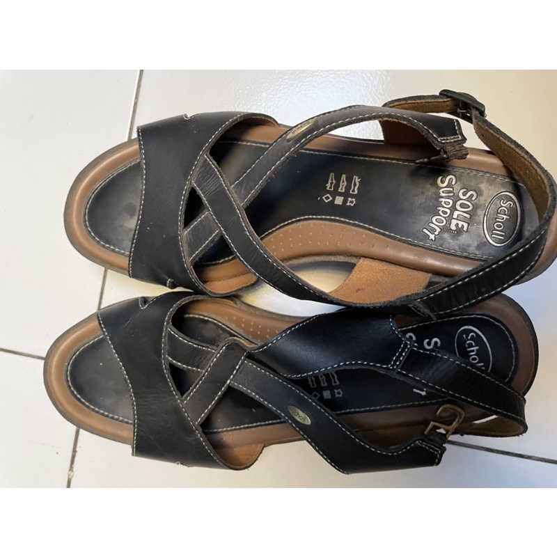 Preloved Scholl Wedges Hitam