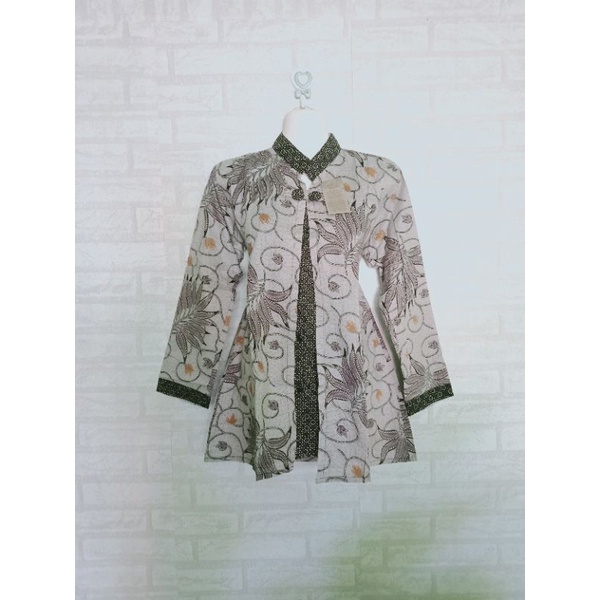 Blouse Batik dan Hem Batik