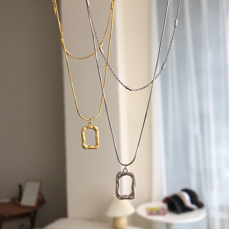 kalung titanium wanita gaya Korea sederhana double-layer kepribadian geometris kalung liontin persegi