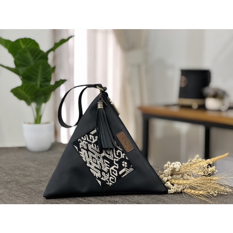 Triangulo Pouch Tenun NTT