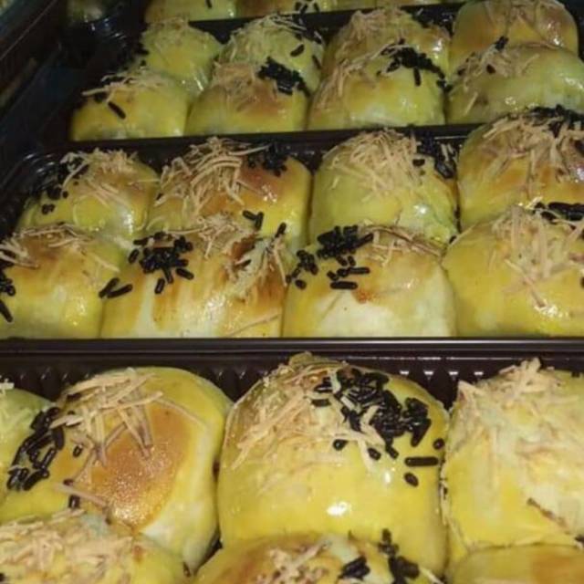 BOLEN PISANG COKLAT KEJU | Shopee Indonesia