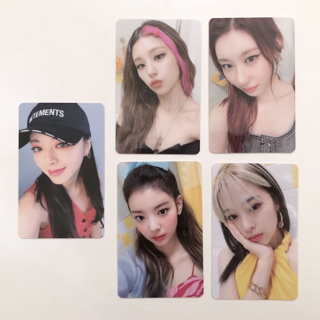 ITZY - Crazy In Love WITHDRAMA LUCKY DRAW Photocard B (Background Putih)