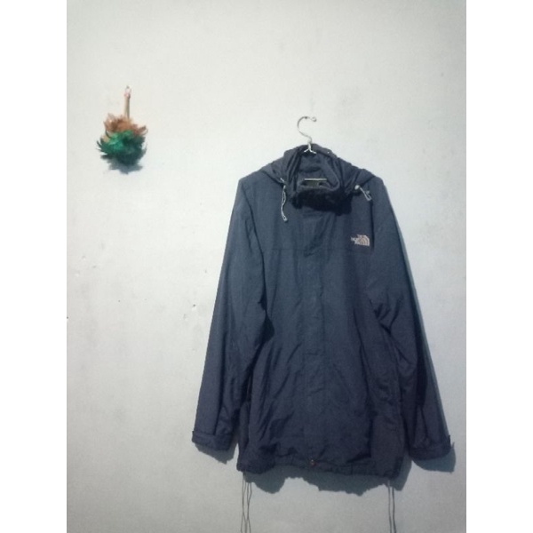 Jaket outdoor tnf hyvent