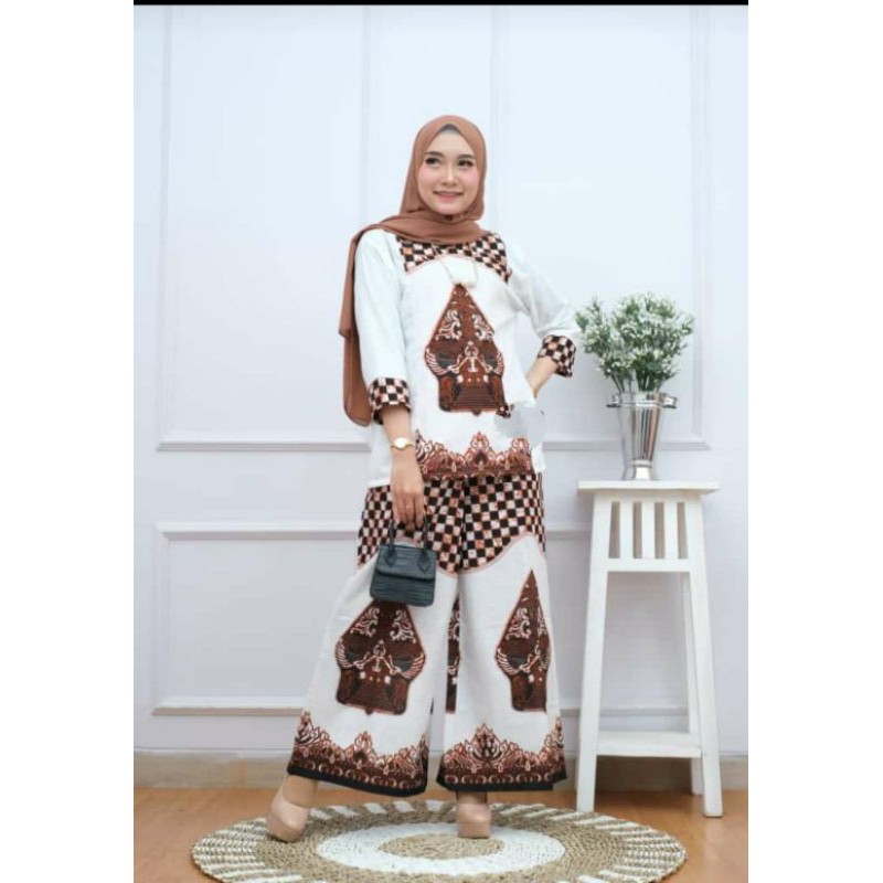 Setelan Blus dan Kulot Batik Solo Wanita