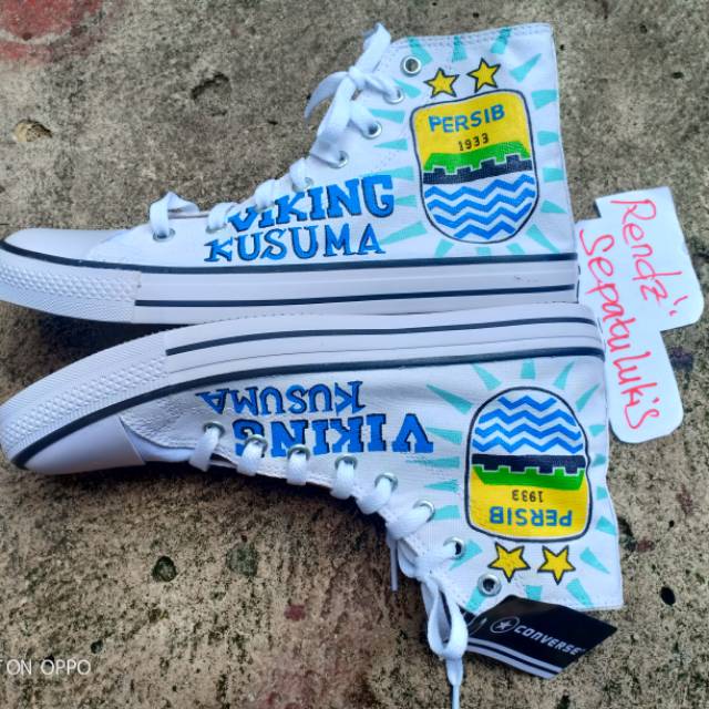 

Sepatu Lukis Persibb Costume Name