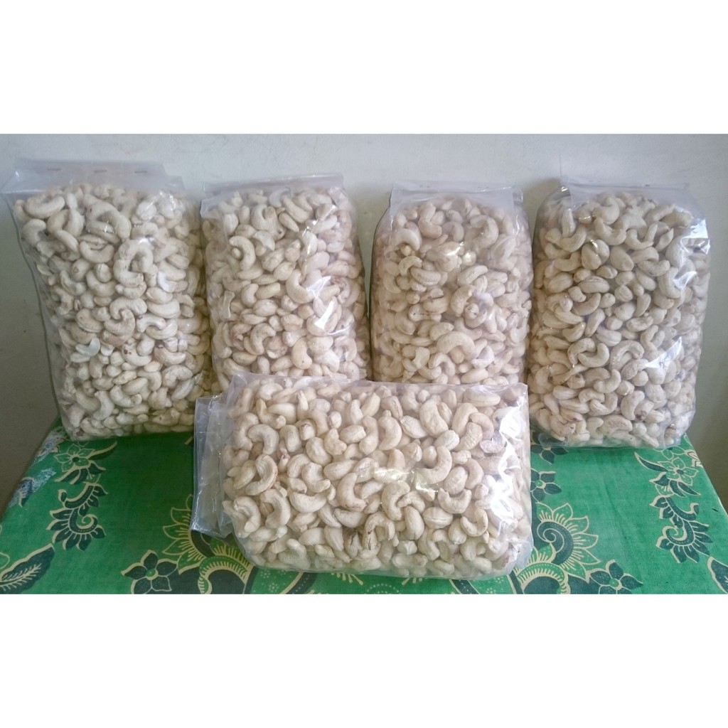 

Kacang Mede - Kacang Mete Wonogiri Mentah Super 1 Kg