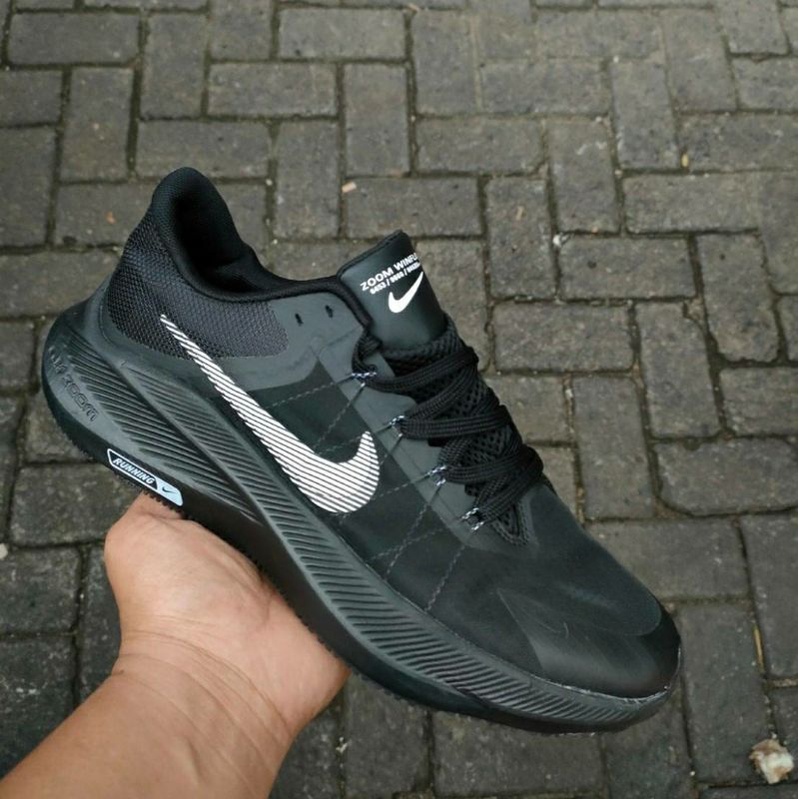 Sepatu Nike Air Zoom Winflo 8 Black Buat Cowok