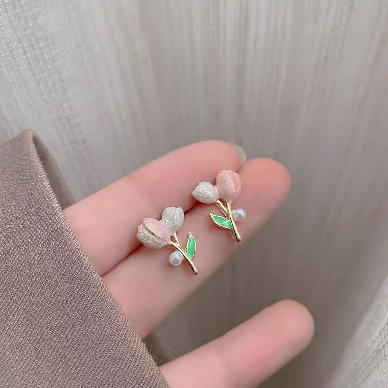 YEEZII Anting Stud Bentuk Tulip Aksen Mutiara Bahan Metal Untuk Wanita