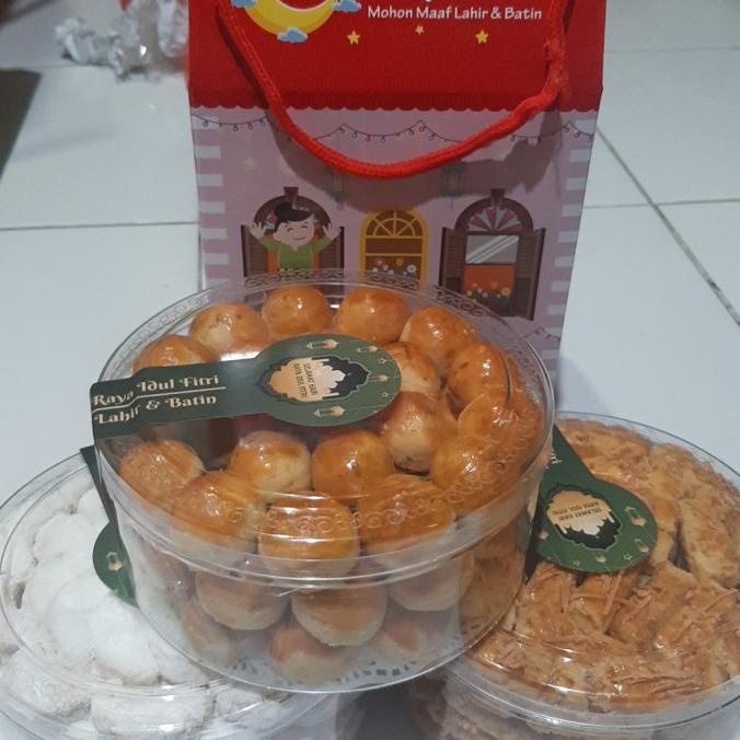

PAKETAN KUE HOME MADE 500 GR X 3 ( NASTAR, KASTANGLE, PUTRI SALJU ) XCD521XS