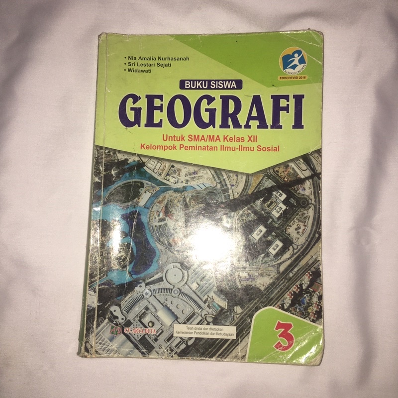 buku peminatan Geografi kelas 12