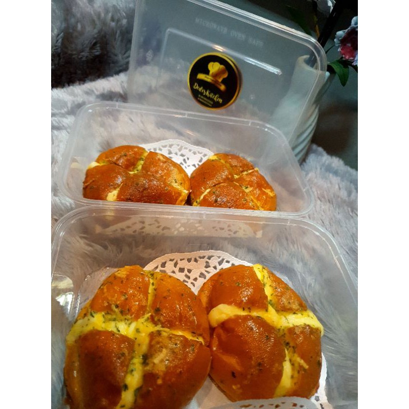

KOREAN GARLIC CHEESE BREAD