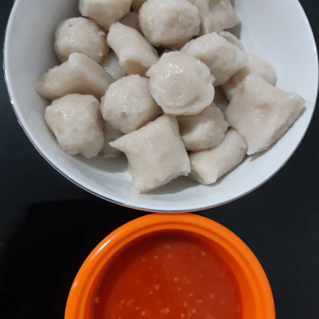 

empek empek ikan tenggiri dengan cocol cabe terasi dan taoco yang enak