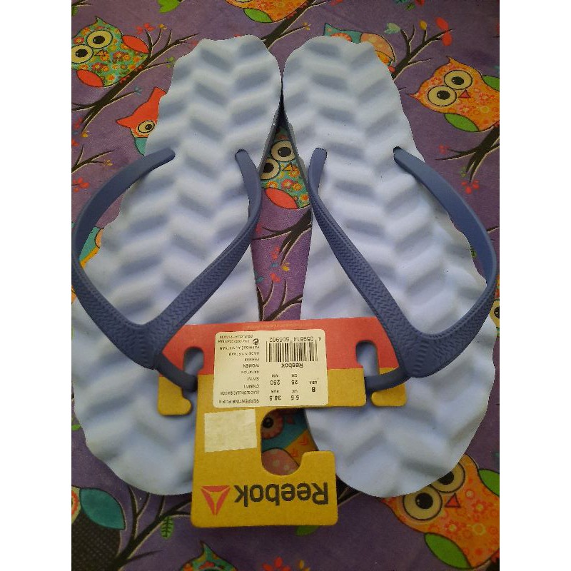sandal jepit Reebok bergelombang