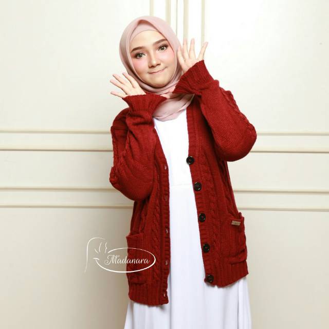 CABLE SHORT CARDI BY MADANARA