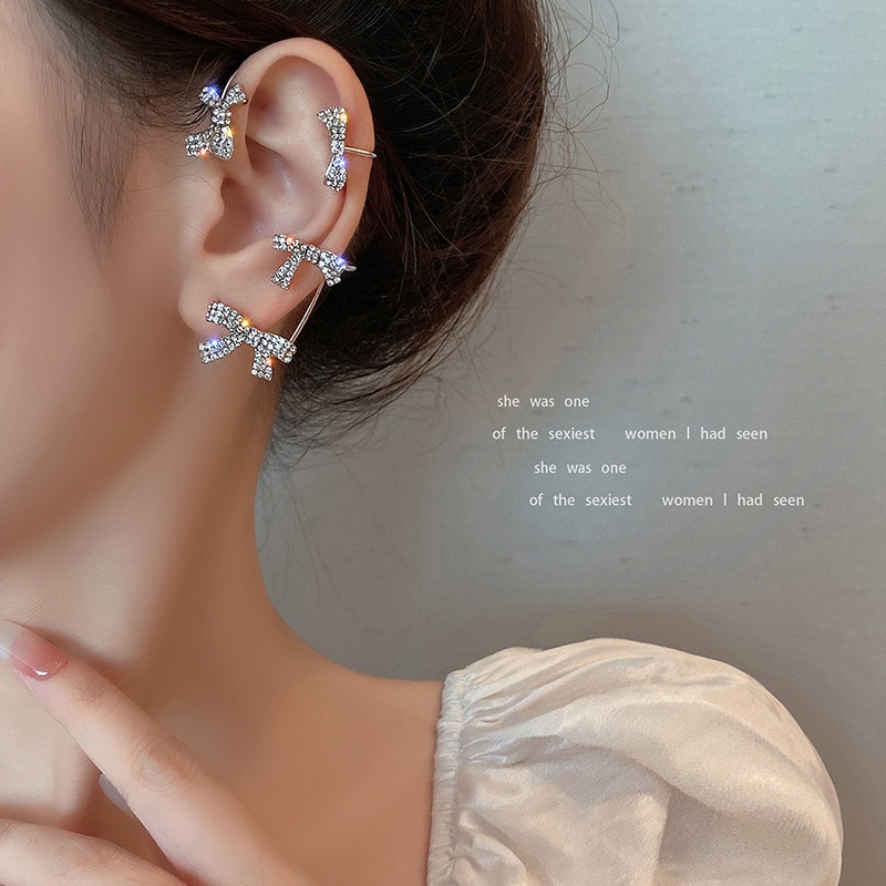 YEEZII Anting Klip Tanpa Tindik Warna Gold / Silver Desain Pita Hias Kristal Gaya Retro Untuk Wanita