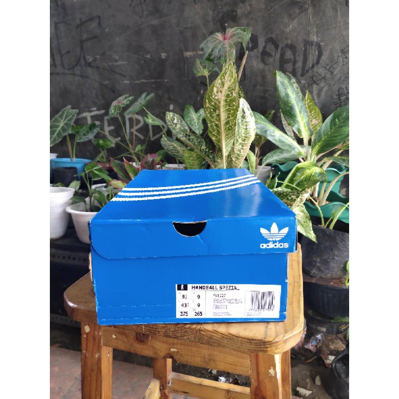 adidas Spezial scarlet