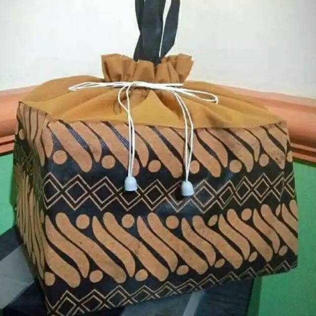 

Tas hajatan/berkat tas ulang tahun