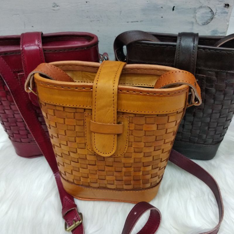 Tas Kulit Anyaman Asli Selempang / Slingbag Leather