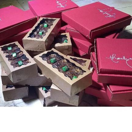 

KODE4a4Zo--fudgy brownies 20x20 netto 850gr
