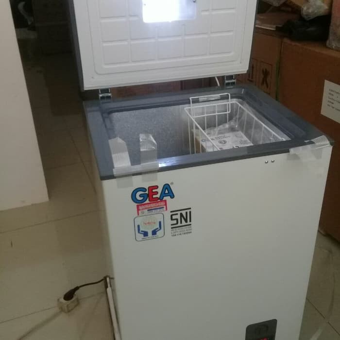 Chest Freezer Lemari Pembeku GEA AB 108 R 100 Liter Low Watt