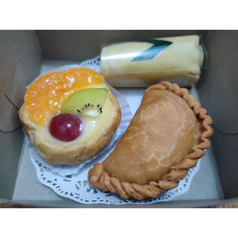 

Snack Box Isi 3 Kue Premium Halal Enak Murah Free Stiker