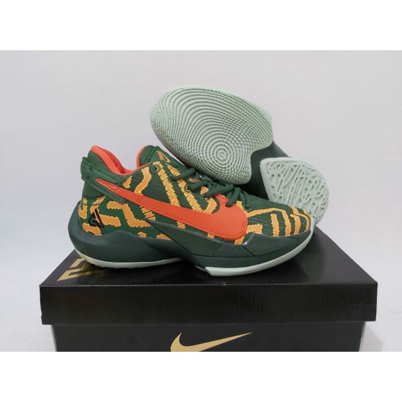SEPATU BASKET NIKE GREAK FREAK ARMY GREEN