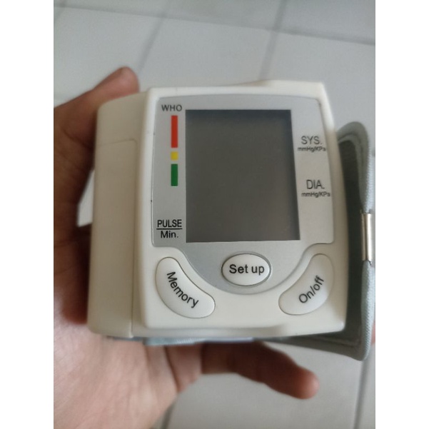 Alat cek tekanan darah Tensimeter sphygmomanometer tensi digital gelang pengukur tekanan taffware