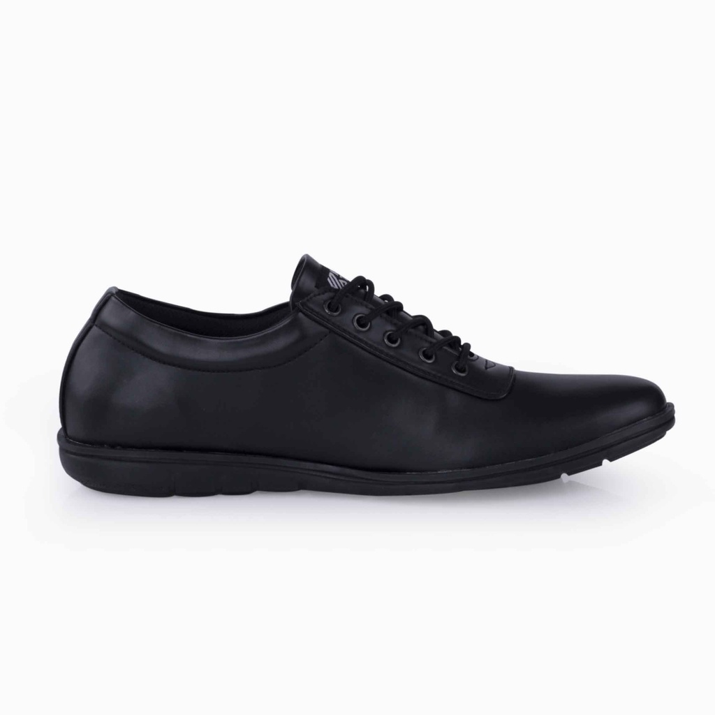 Sepatu Sneakers Formal Pria Hitam 174