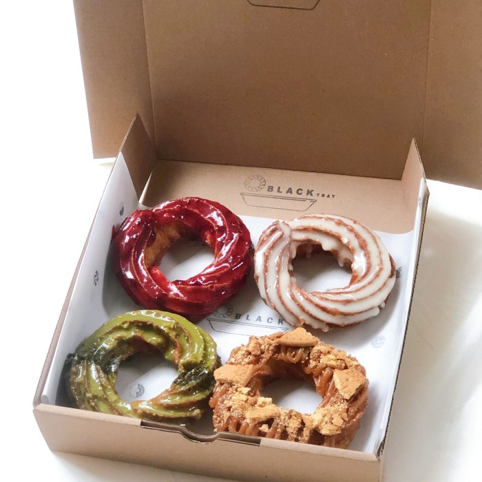 

Donat French Cruller box isi 4 | Enakkkk dan nagihh