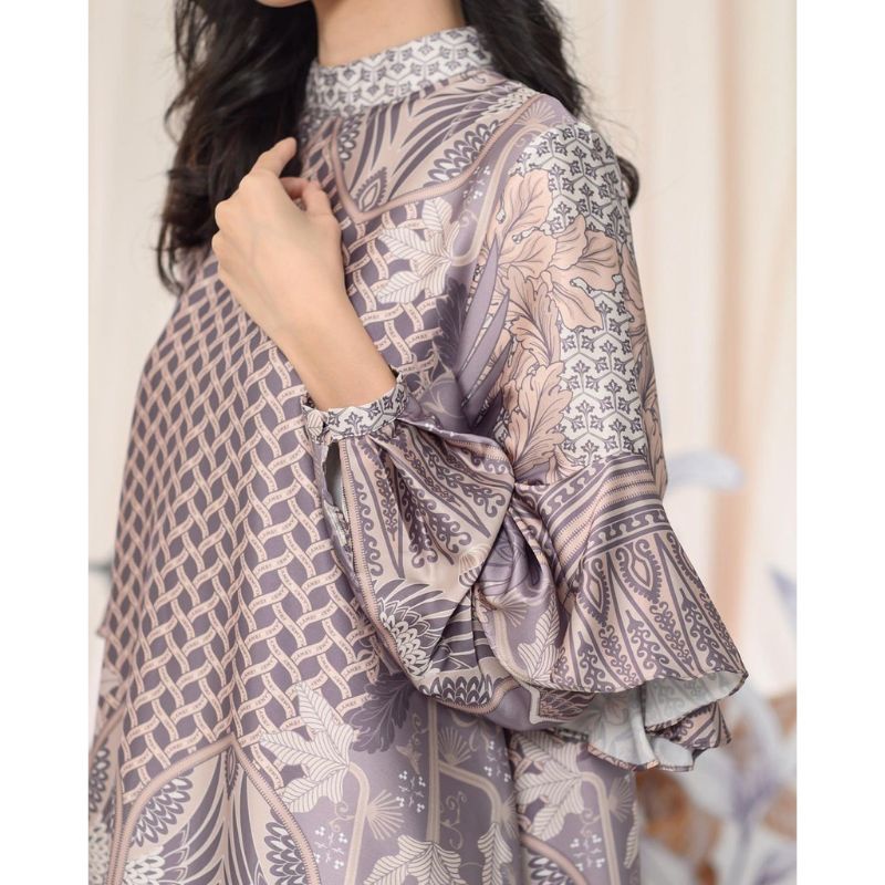 Celebes tunic wearing klamby preloved