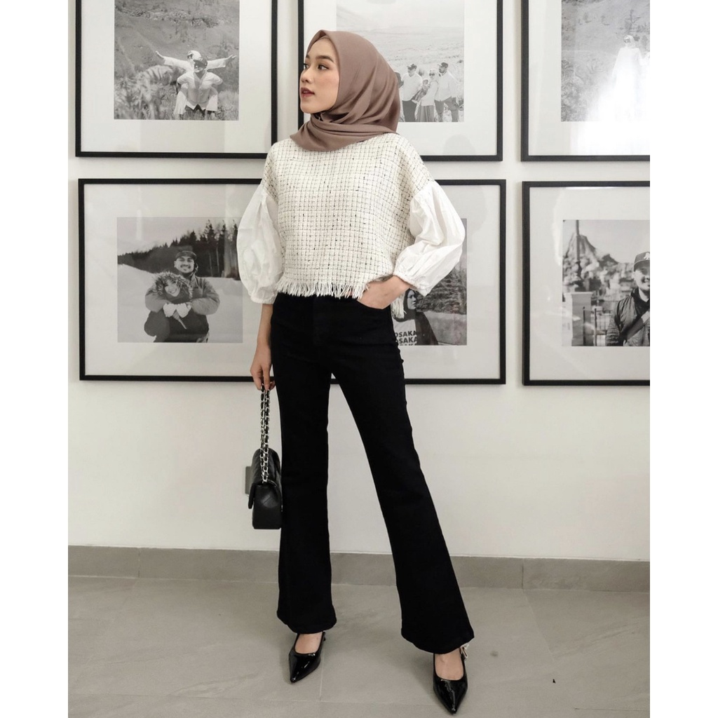 Tania Black Flared / Celana Jeans Cutbray Wanita