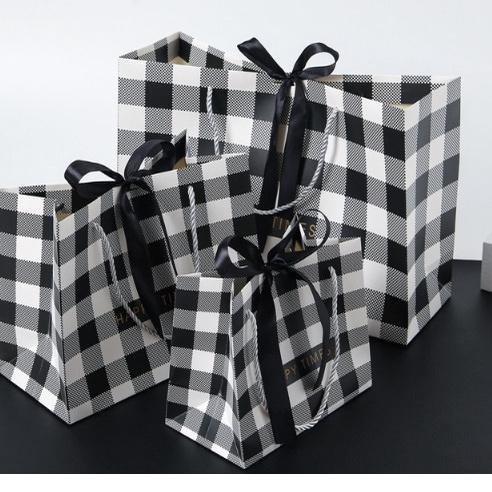 

Terlaris Paper Bag Motif Hitam Catur + Pita Vintage Kantong Goodie Bag Hampers Tas Hadiah Kado !