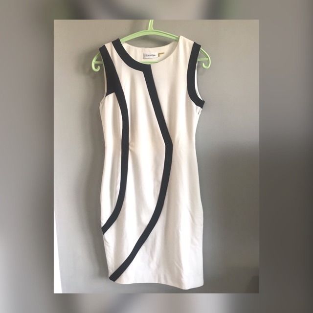 Preloved - Calvin Klein - Dress White & Black Sheath Size 2